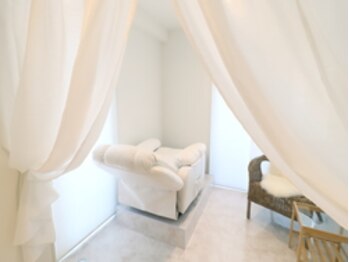 アドノス(Adonos)/