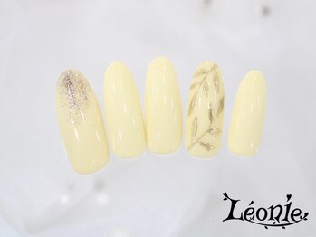 レオニー(Leonie)/シンプルリーフネイル