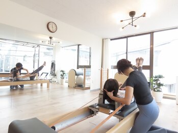 ピラティスユー(PILATES U)/マシンピラティス施術写真