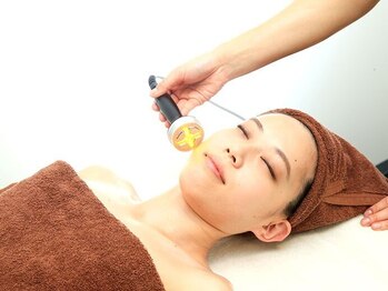 ワンモア(ONEMORE)の写真/痩身専門店による本気の小顔ケア【フォ-スカッタ-+オメガ+ヘッドマッサ-ジ★45分¥5500】輪郭のもたつきに!