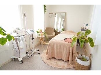 サロン ド ムー(salon de mu)/白を基調とした落ち着いた店内☆