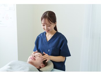 眼に特化した整体 アイケアLaBo 渋谷宮益坂下店[ヘッドスパ/首肩こり/骨盤矯正/小顔] /低周波で目まわりにアプローチ