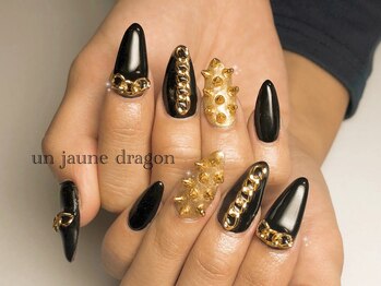 アン ジョーヌドラゴ/ブラック☆ゴールドネイル