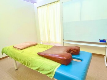 のりさだ整骨院 沖台通整骨院/施術室(半個室)