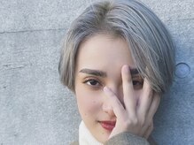 お目元だけではなくお顔全体のトータルコーディネートが得意◎