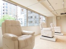ミュリー(MuRIR)の雰囲気（カーテンで仕切り緑の見える個室空間で施術させていただきます♪）