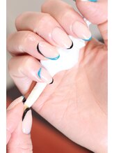 キダチ(Kidati)/細フレンチ変形デザインネイル