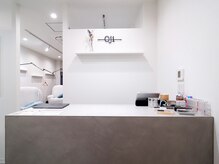 オジ(Oji)の雰囲気（白を基調にしたお洒落な隠れ家空間で綺麗のお手伝いします☆）
