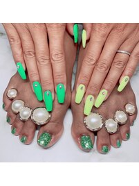 ハンドもフットもネオンカラー