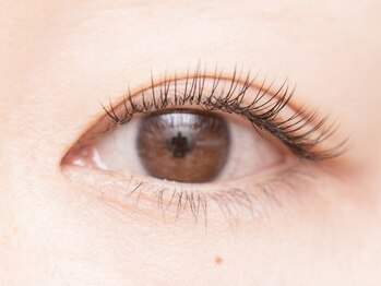 ジェニック(_genic)の写真/SNSでも話題の【パリジェンヌ/ラッシュリフト】でナチュラルかわいいを実現☆高級感のある上品なお目元に♪
