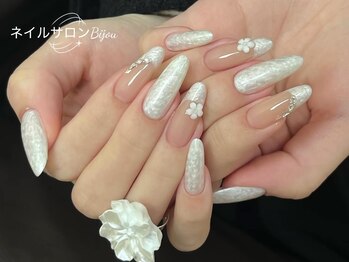 ビジュー(Bijou)/フラワーパーツが可愛い姫ネイル