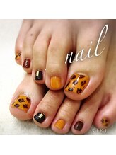 シキ(SIKI)/キャメル×ひょう柄フットネイル