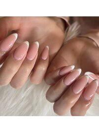 上品フレンチネイル