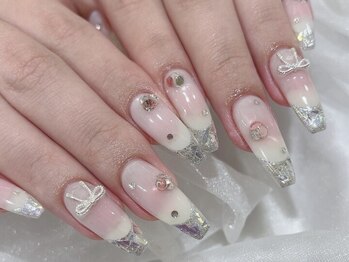 ラビィ(Raviy)/ガラスフレンチネイル