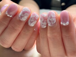 上品フラワーお呼ばれネイルにも