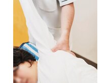 青空指圧治療院の雰囲気(ワキ付近をほぐすと、呼吸がしやすい)