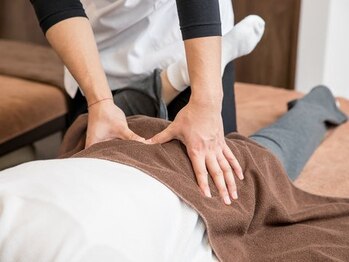 キング ニシキ整骨院の写真/歪みは体のバランス改善から！一人一人の状態を見極め、骨格のズレを整えていきます。歪み改善で美姿勢も◎