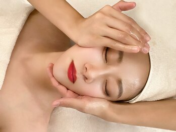 美極 トータルビューティー(美極 TOTAL BEAUTY)の写真/【スマホやPC利用でガチガチの首肩コリに】コルギ+小顔矯正+石膏+背中首肩マッサージ+頭蓋骨矯正60分¥7900!