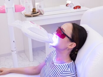 エクシアホワイトニング 東上野店/施術中の様子