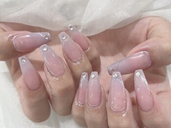 ラビィ(Raviy)/囲みフレンチネイル