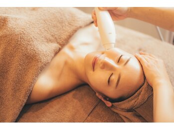 サロンドジョリー(Salon de Jolie)の写真/【自分史上最高小顔】顔のむくみ&コリをコンフォート(高周波）+ウィンバックでケア!毛穴洗浄とSETで美肌◎