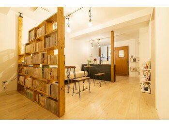 フラット(FURATTO)/店内待合スペース