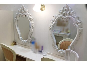 ジェイエステティック 弘前店/お帰り前は充実のメイクブースへ