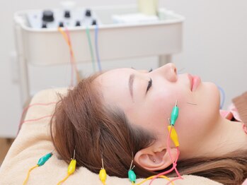 西宮しおりビューティーサロン(西宮しおりbeauty salon)の写真/【美容鍼×ハーブピーリング】丁寧なカウンセリングで初めての方も◎乾燥によるシワ・たるみの悩みを改善♪