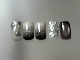個性派ニュアンスネイル