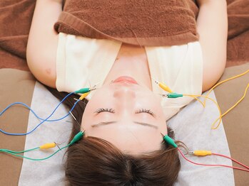 西宮しおりビューティーサロン(西宮しおりbeauty salon)の写真/残りわずか！【10名限定】小顔美容鍼＋電気鍼13200円→《３８００円》最強リフトアップ◆たるみ改善