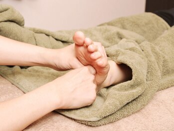癒ラボ 守口店の写真/足のだるさ・冷え・パンパンになったむくみを改善☆オールハンド施術で憧れのスッキリ美脚へ導きます☆