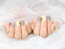 大人可愛いひまわりアートネイル