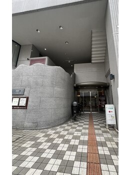リアン/サロン入り口/JR王寺駅徒歩3分