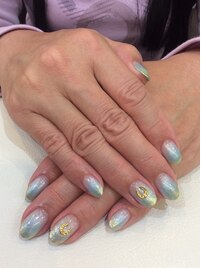 グリーン×ゴールドネイル