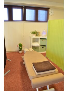 MINATOカイロプラクティック 西船橋駅前整体院/個室感のある施術スペース