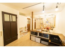 フラット(FURATTO)/店内待合スペース