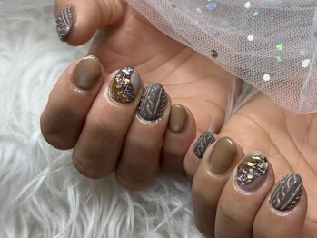 ワンハンドレッドプラス(100+)/お任せニットネイル