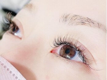 アイラッシュサロンボニー(eyelash salon Bonnie)の写真/【仕上がり、モチの良さ◎】フラットラッシュエクステ。ブラウンカラーも大人気！写真brown × deep olive