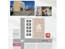 【駐車場】1階床屋正面に駐車可能。階段を上がり左手が当店です