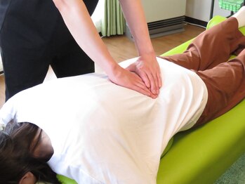 エンタ治療院/施術風景