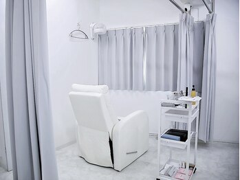 眉毛男子 池袋店の写真/同時施術で時短キレイ♪高技術で、仕上がりも大満足☆池袋駅近なのでお仕事帰りにもおすすめ◎