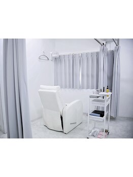 ネイル・アイメニューの同時施術が可能