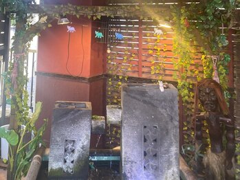 アジアンリラクゼーション ヴィラ 二子玉川店(asian relaxatin villa)/玄関先の水の音