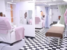 クイーン(QUEEN)の雰囲気（アメリカンpopで入りやすい店内/シェービング/新宿）