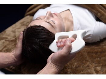 熊本上通整骨院/ヘッドカッサでリフトアップ効果