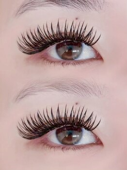 アトリエ アイハ(aiha)の写真/【メガフラットラッシュ認定サロン★】最新技術で持続力に自信アリ◎ボリュームたっぷりで華やかな目元に♪