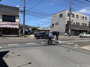 頭ん坊 志津ユーカリが丘店/大通りに出たら右へ