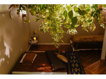 ミドラボ 恵比寿/天井には常に癒やしのグリーン♪