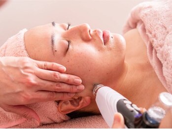 エ アラ エ(E.ala.e)/エステ版ポテンツァで水光肌へ!