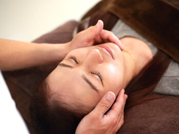 リスタット 市原(Restat)の写真/痛気持ちいい絶妙な圧で、顔のコリと歪みをリセット。本来のすっきりとしたフェイスラインへ。